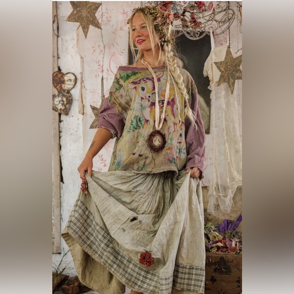 Magnolia Pearl Tops - Magnolia Pearl Dama Dama Hermosa Sweatshirt